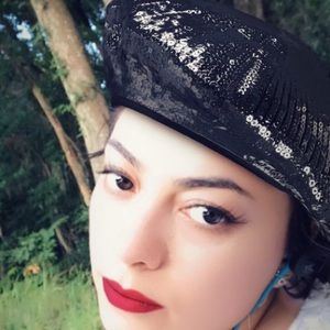 Meet your Posher, Elham